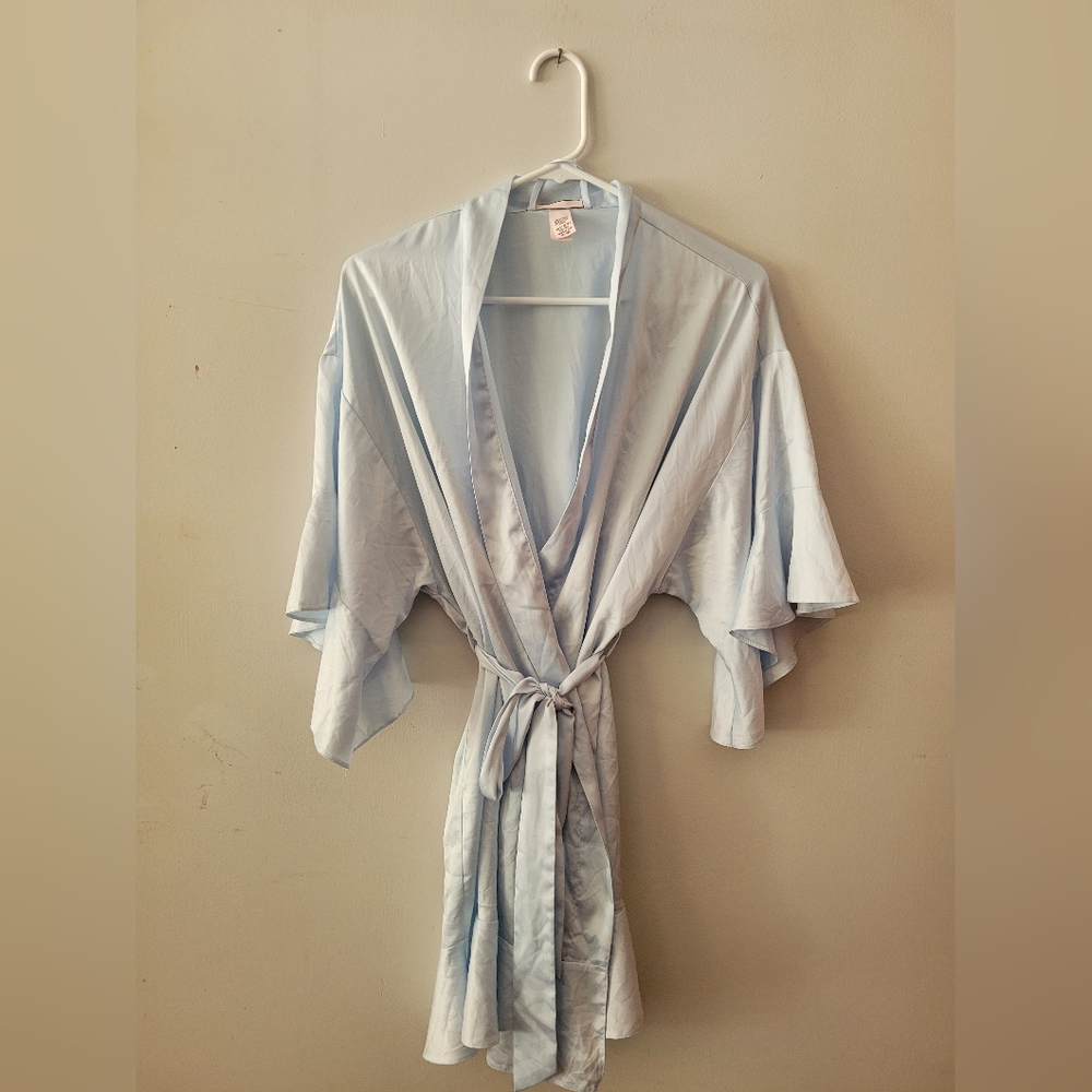 Satin VS Robe